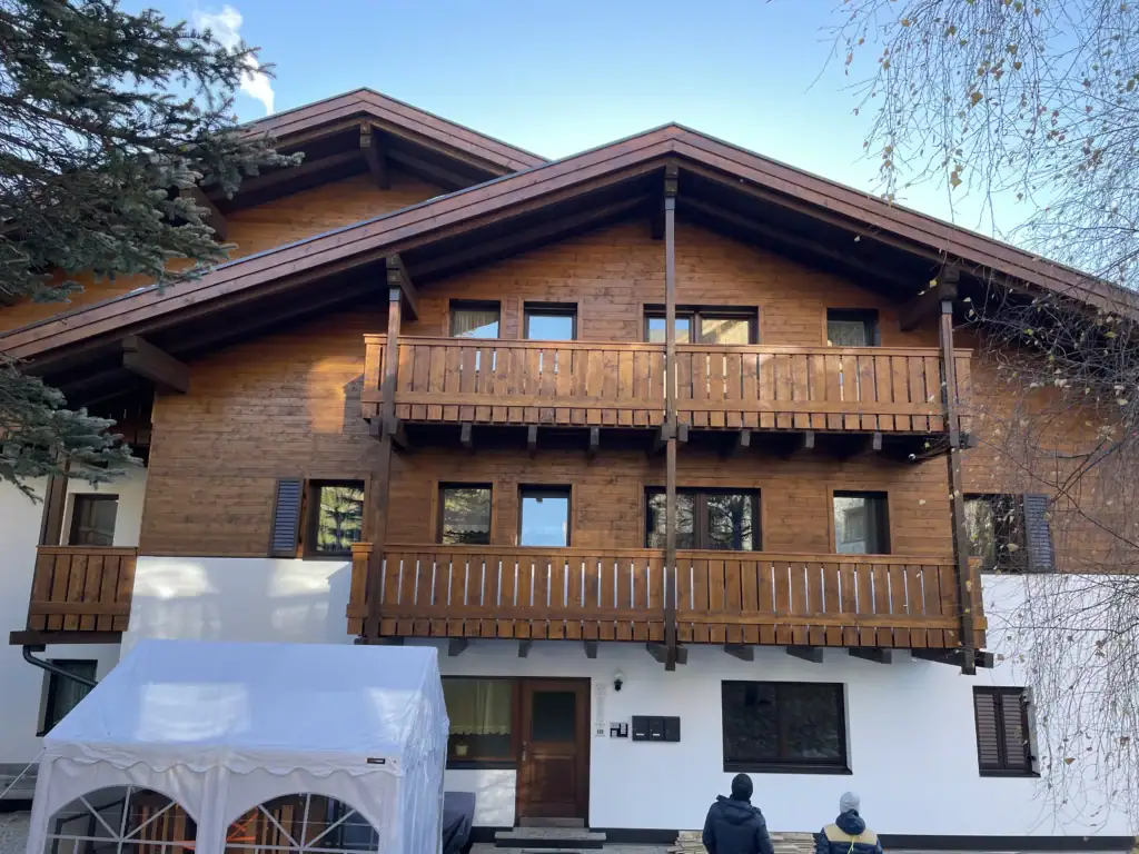 Risanamento strutturale con restauro delle superfici lignee e ottimizzazione energetica dell’edificio – Architetto Specchio, Bolzano